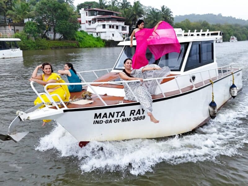 Manta Ray — Party Yacht