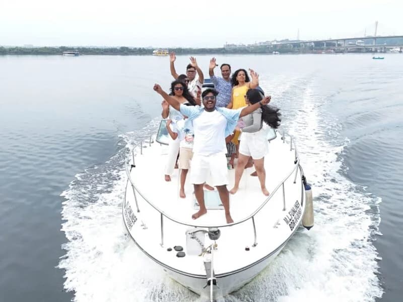 Maxum Luxury Yacht